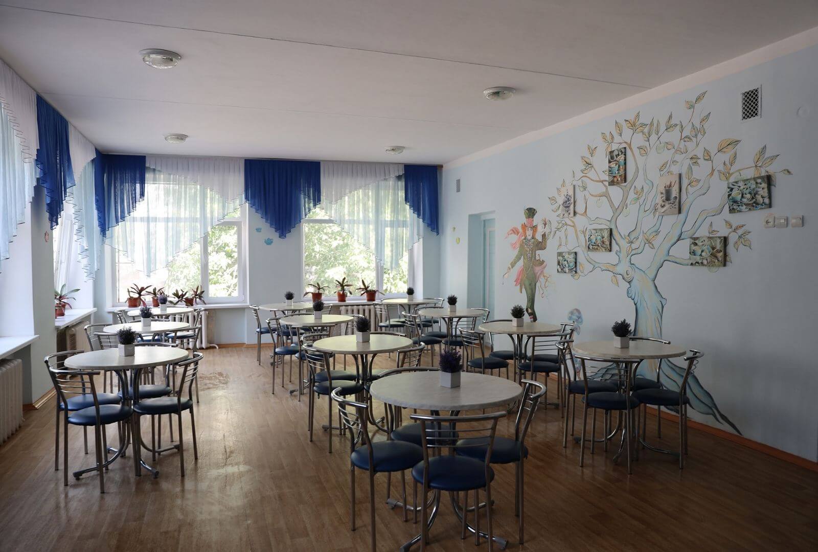 A dining room for students to eat and socialize.